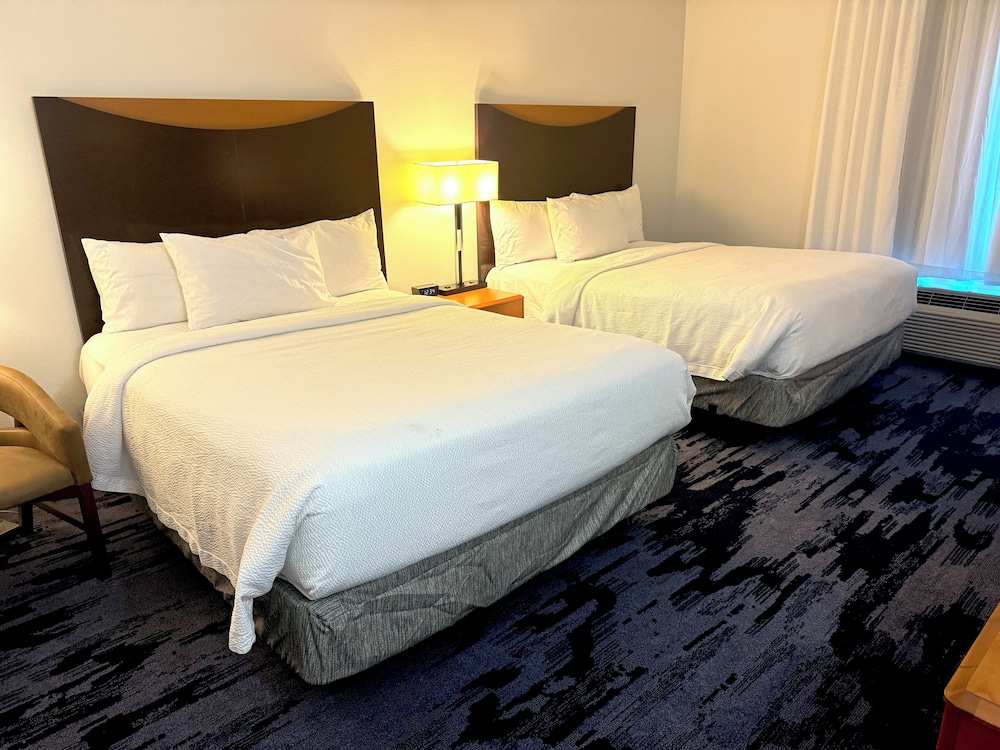 Fairfield Inn Suites By Marriott Louisville East 16/50