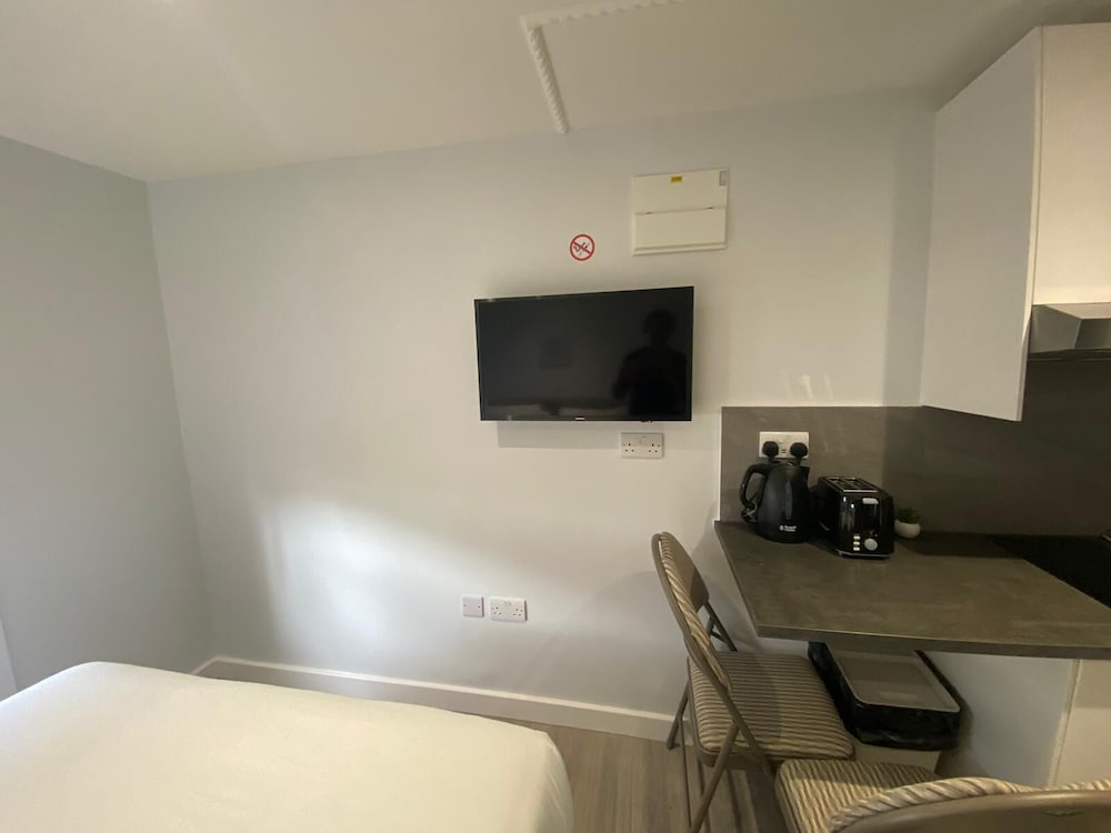 HYDE PARK SUITES 48/55