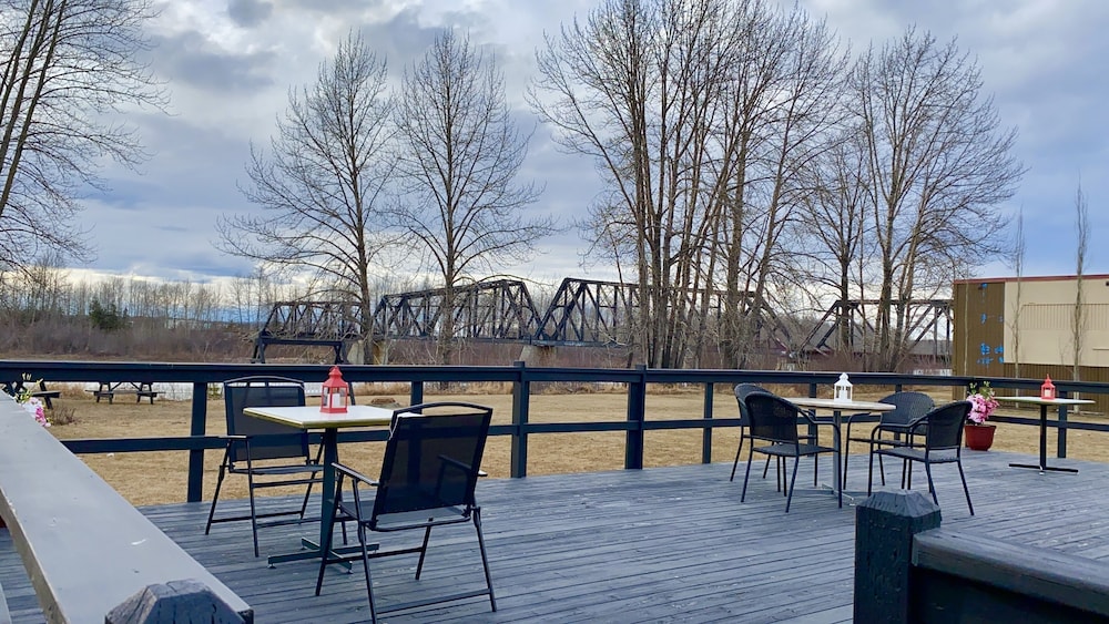 Ramada by Wyndham Whitecourt 38/48