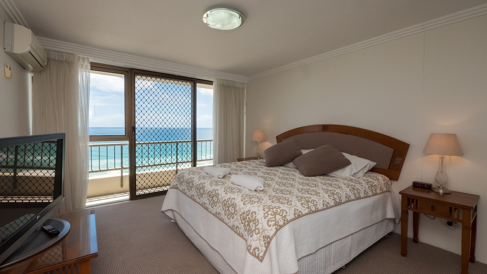 Norfolk Luxury Beachfront Apartments 14/74