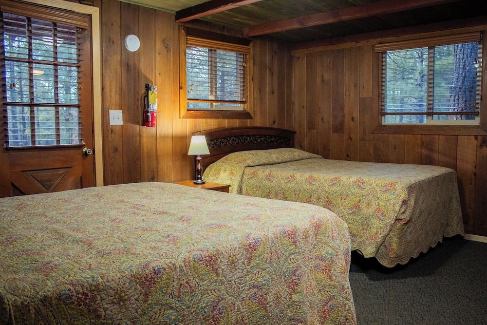CLASSIC, CABIN, PRIVATE BATHROOM