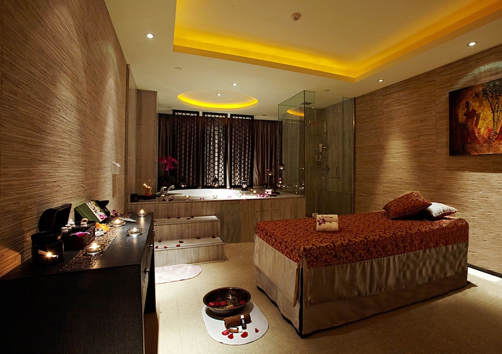 Regal Jinfeng 30/56