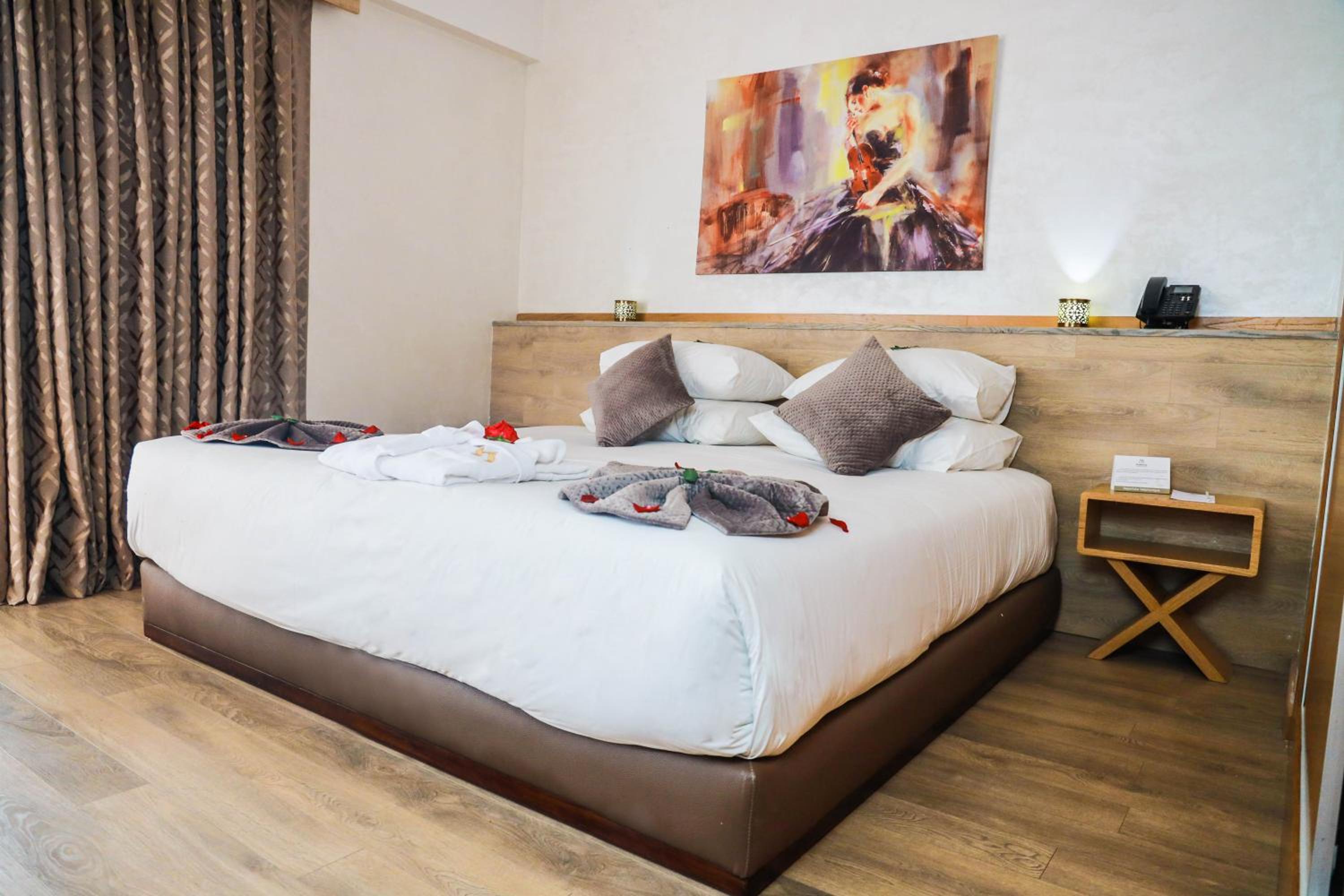 ROOM, DOUBLE BED, POOL VIEW