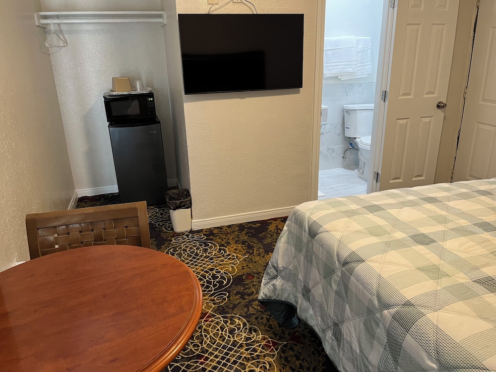 Griffith Park Motel - LA Hollywood Area 6/23