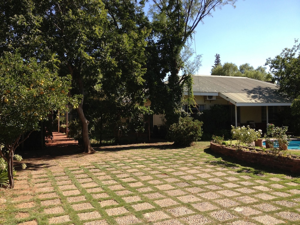 The Nook B&B 24/40