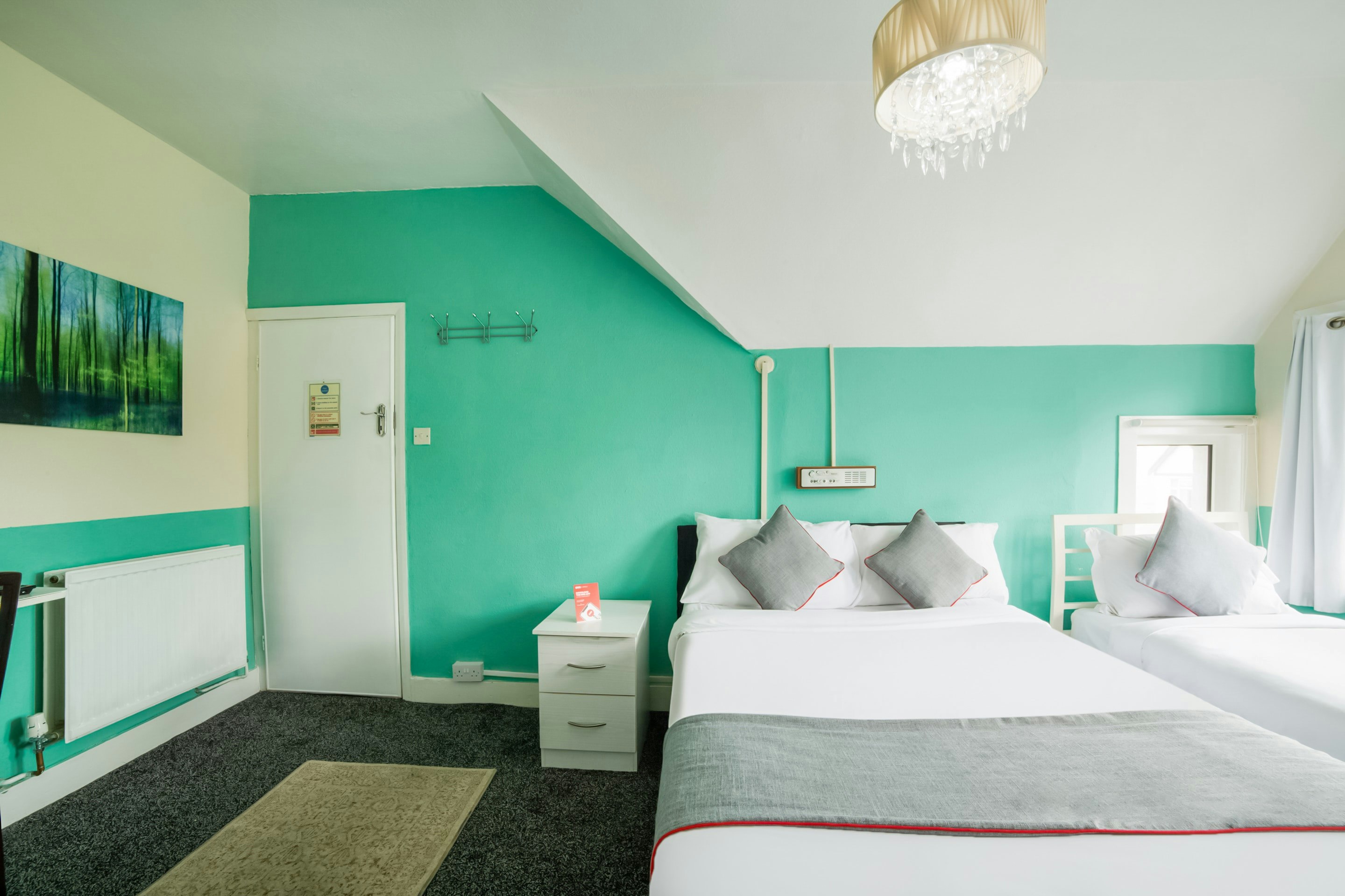 Devine Beach Hotel, Westcliff Southend-On-Sea 33/50