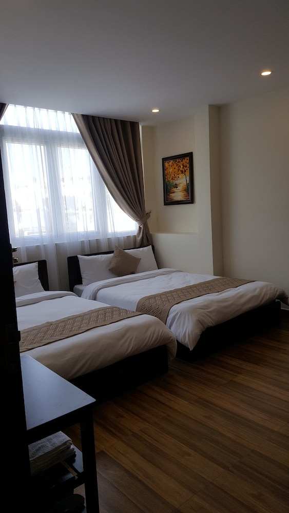 Nam Xuan Premium Hotel 54/68
