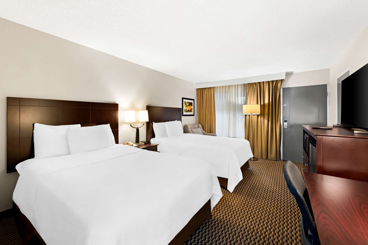 غرفة بسريرين مزدوجين يُسمح فيها بالحيوانات الأليفة، Best Western State Fair Inn 2/4