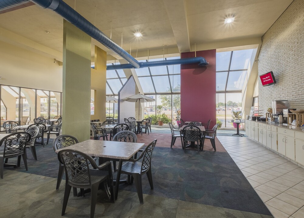 Red Roof Inn and Suites Cleveland - Elyria 56/64