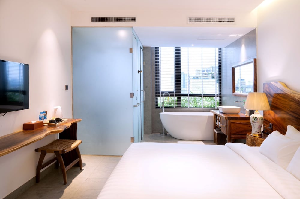 EXECUTIVE, RIVER VIEW