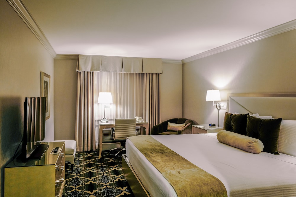 Bell Tower Hotel 17/60