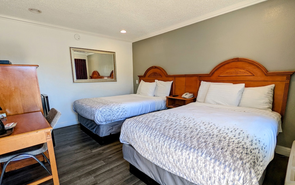 Deluxe Inn 10/50