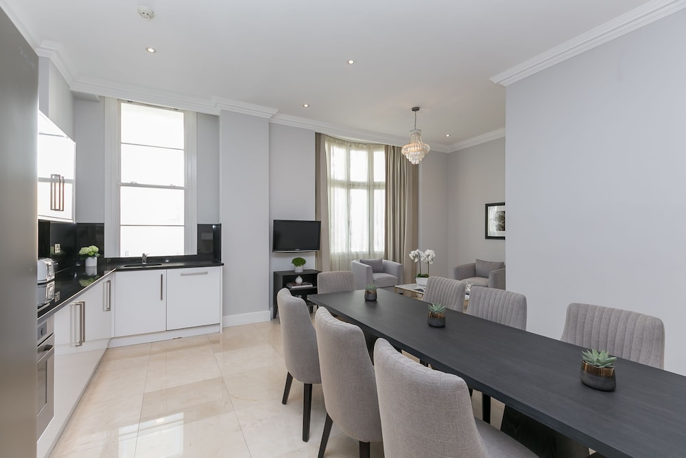 Chilworth Court 66/74