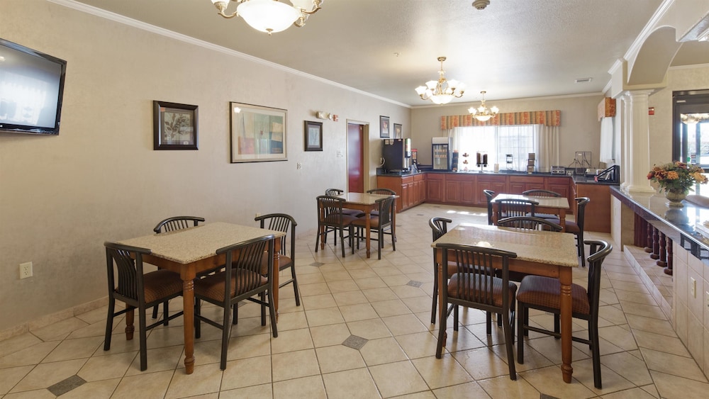 SURESTAY PLUS HOTEL BY BEST WESTERN QUANAH 26/28