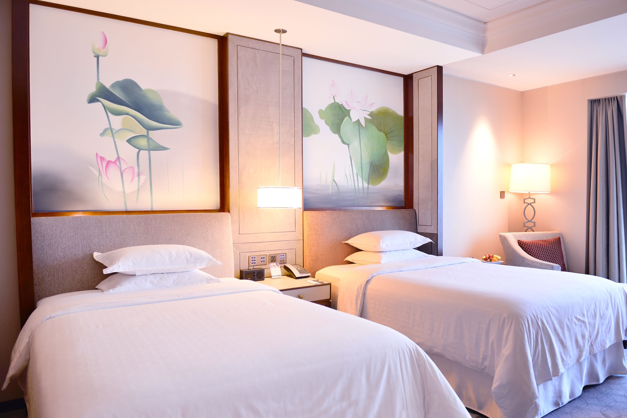 DELUXE ROOM TWIN BED