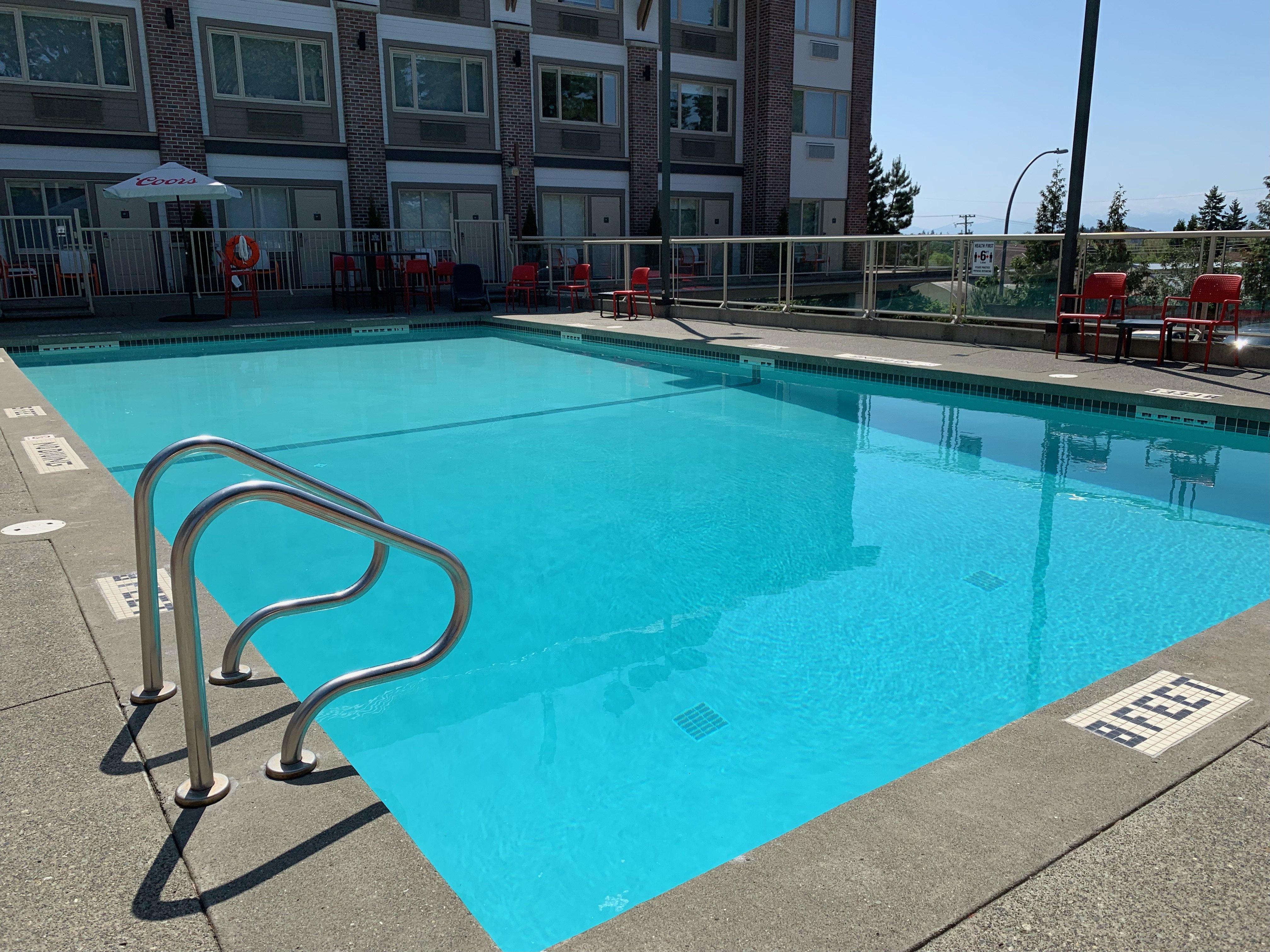 Elk Lake Inn Suites Victoria 41/81
