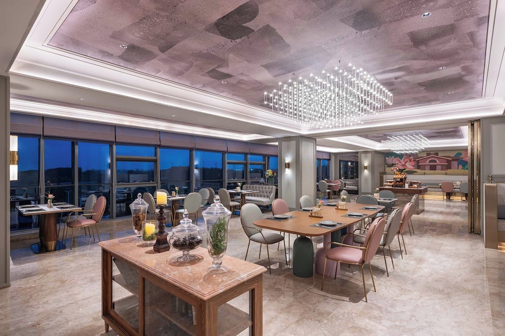 Mercure Nantong Suxitong Riverside 34/42