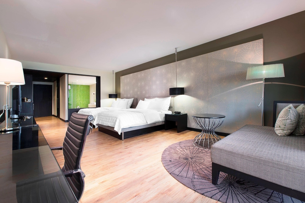 Room, 2 Double Beds, Garden View, Balcony