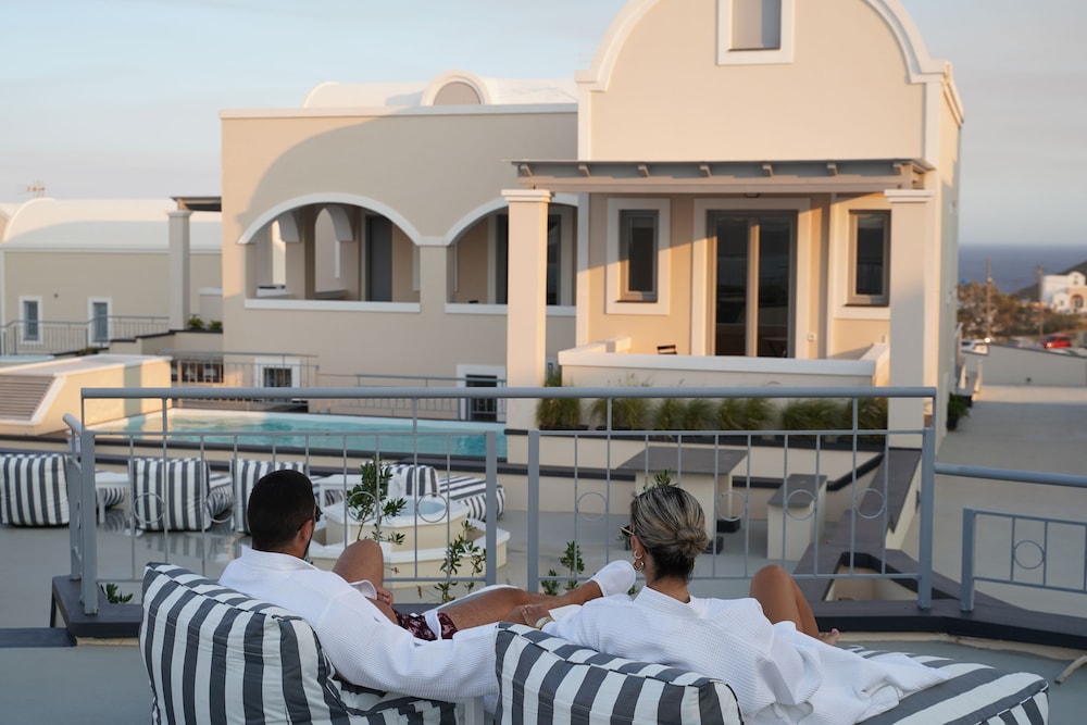 The Noverian Bios Caldera, Sunset Suites in SANTORINI