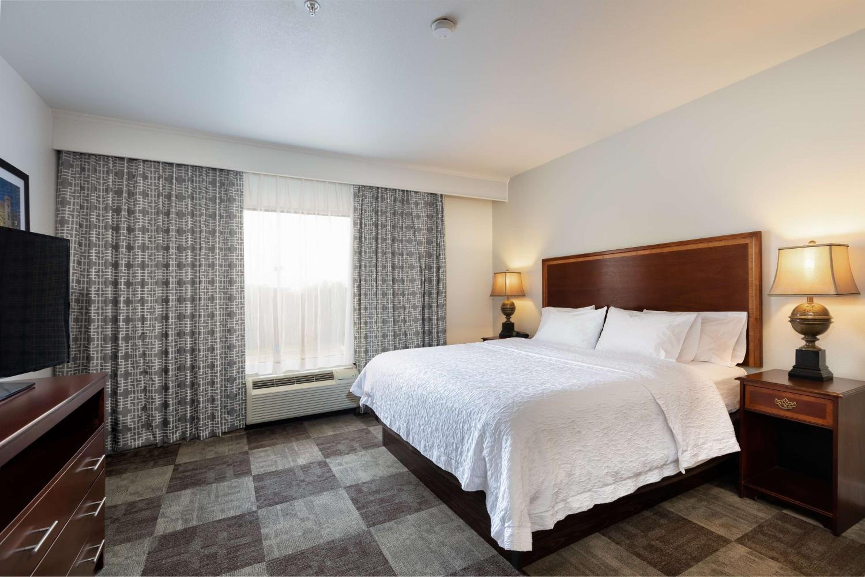 1 BEDROOM, SUITE, KING BED, SOFA