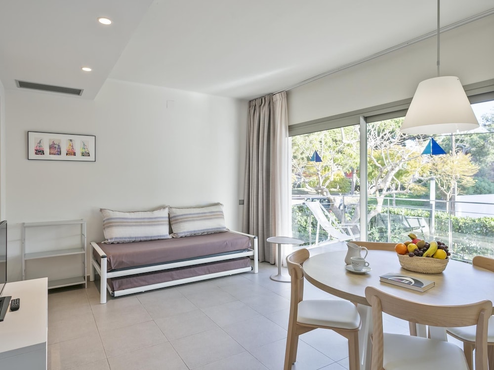 Castellmar Apartments 35/57