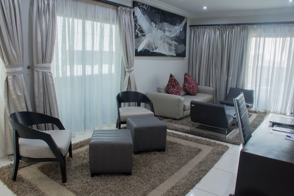 Leola Suites 20/37