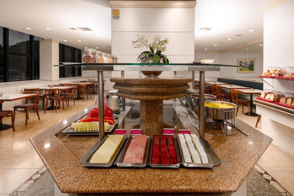 Rede Andrade Vernon Hotel 48/62