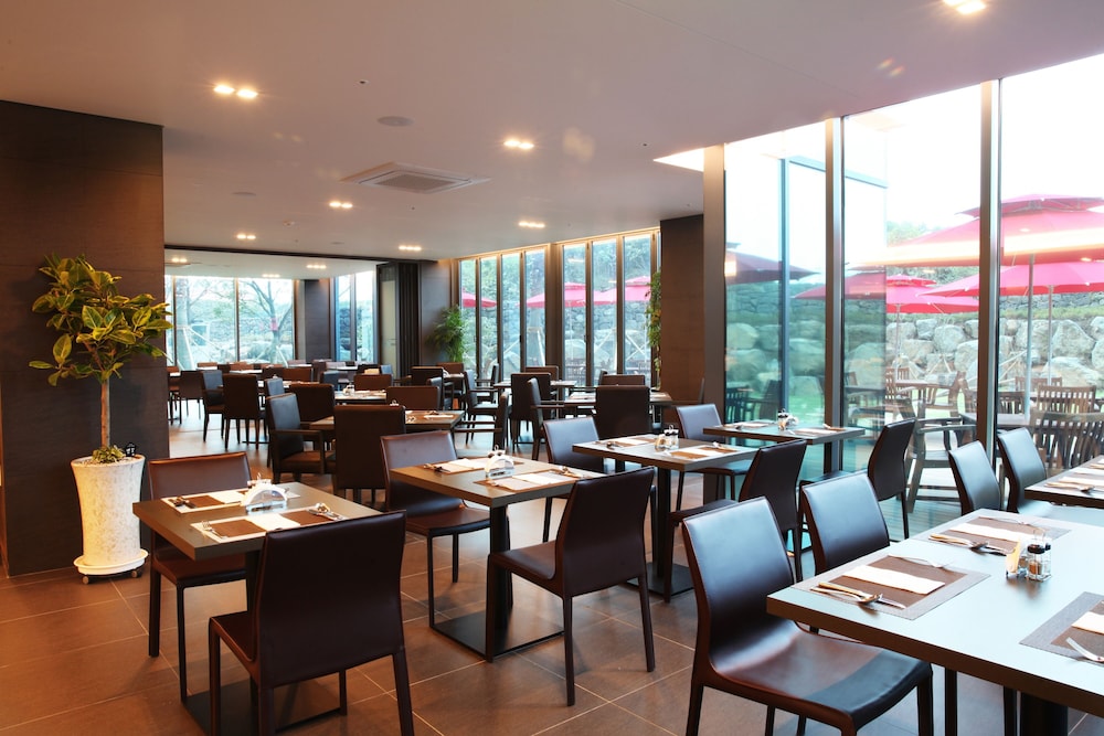 Ramada by Wyndham Jeju Hamdeok 54/70