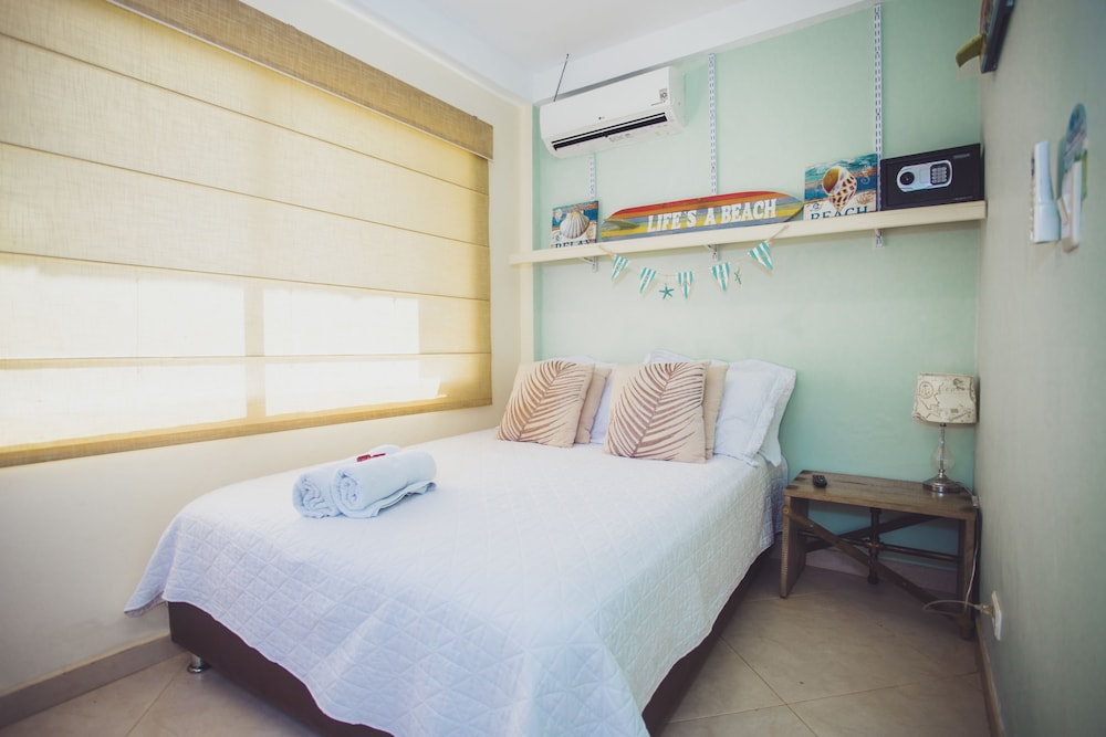 ROOM, DOUBLE BED