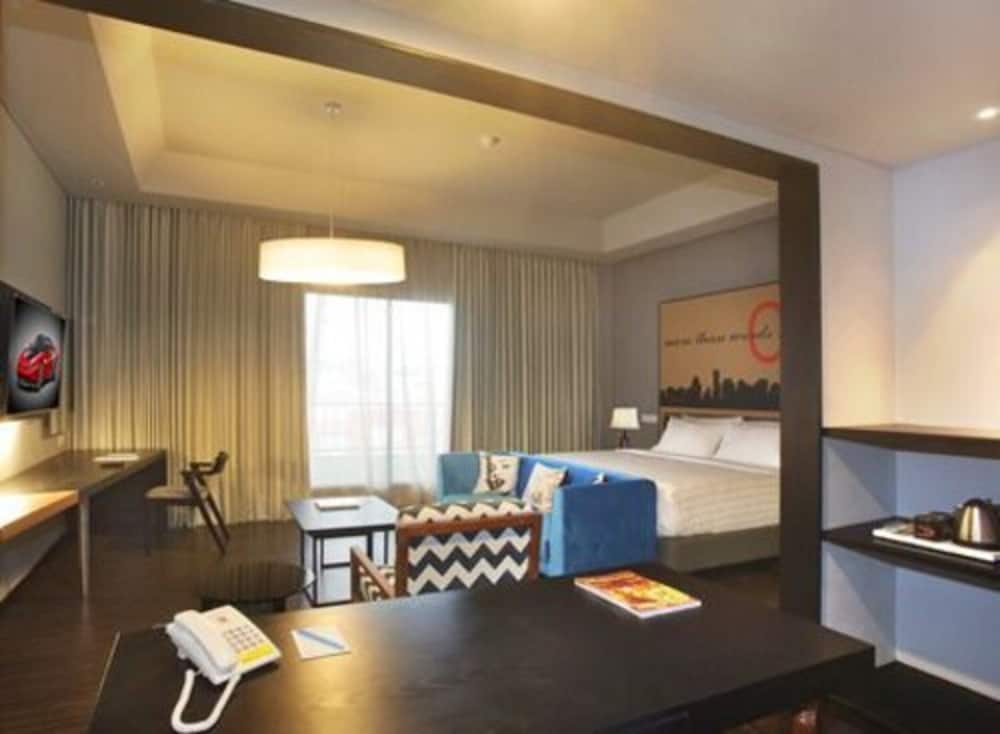 CABIN HOTEL 13/40