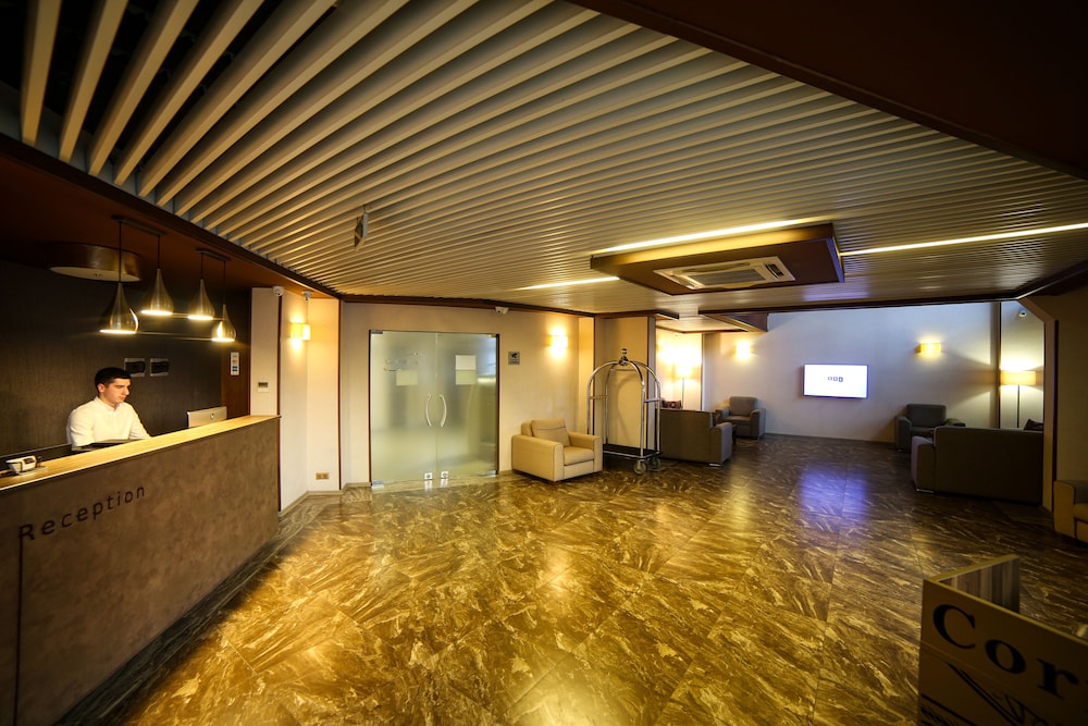 Corner Inn 6/50