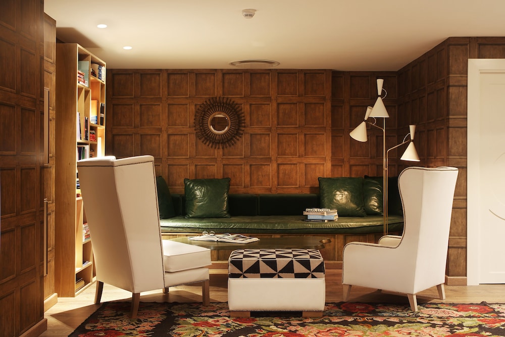 Ofelias Hotel 9/56
