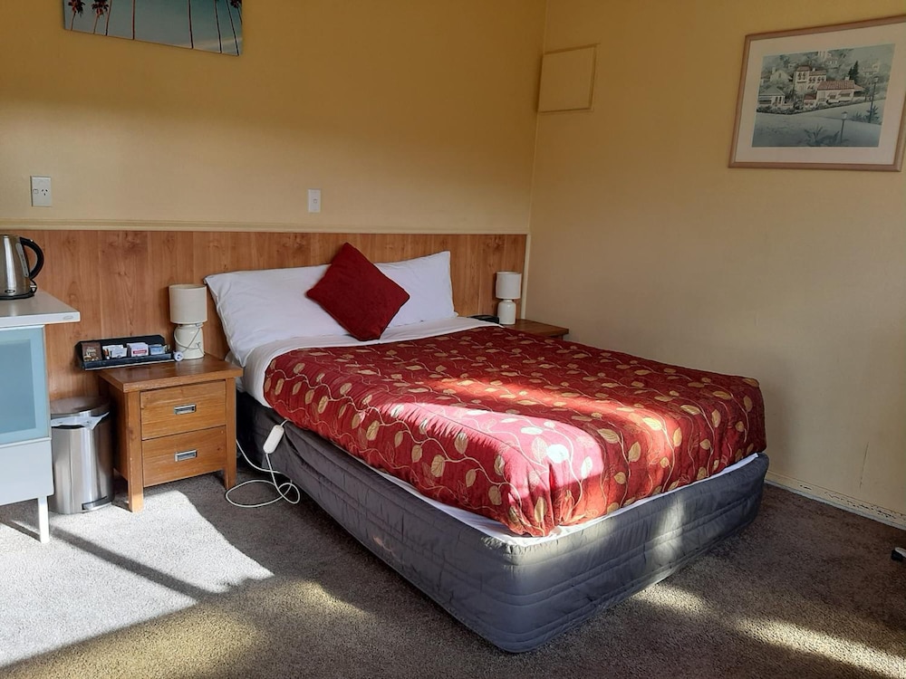 Dupont Executive Motels 23/66