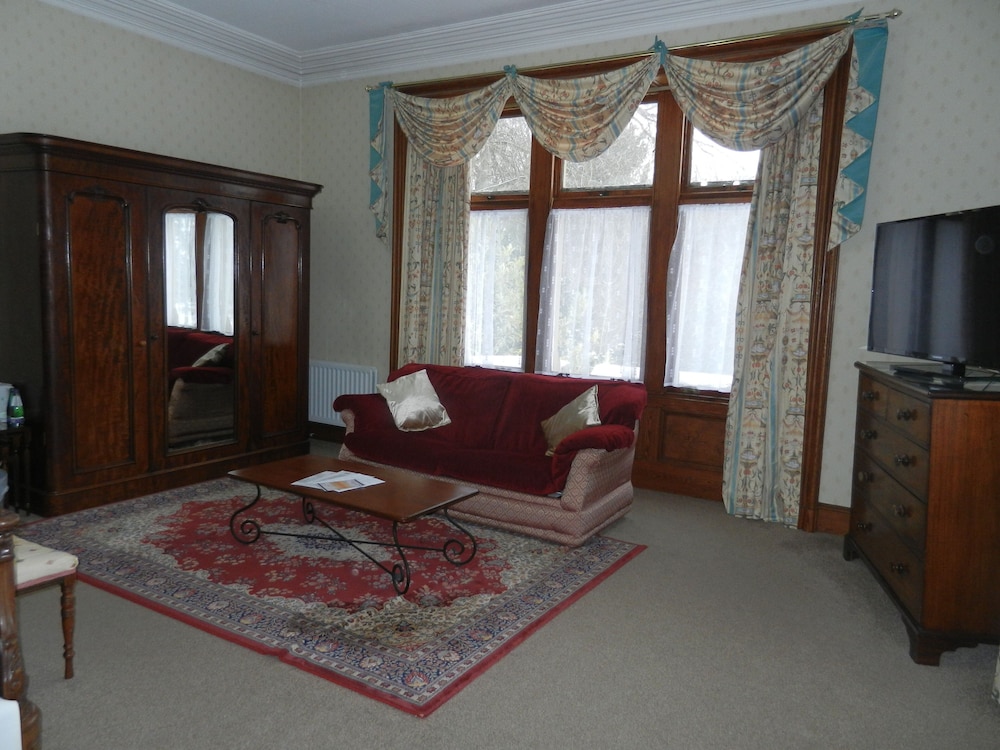 Mansfield Castle Hotel 12/50