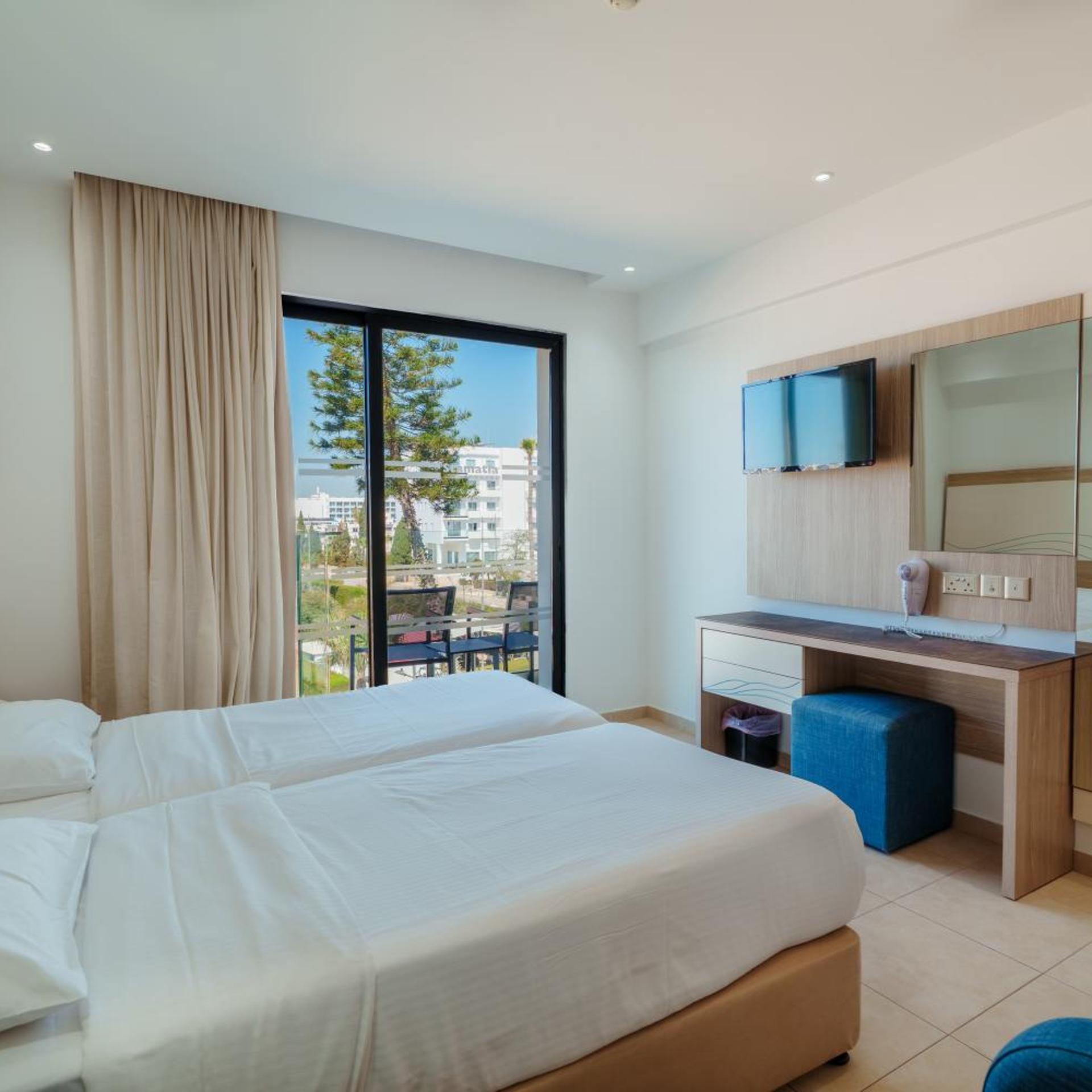 Superior, Double or Twin Bed, Inland View