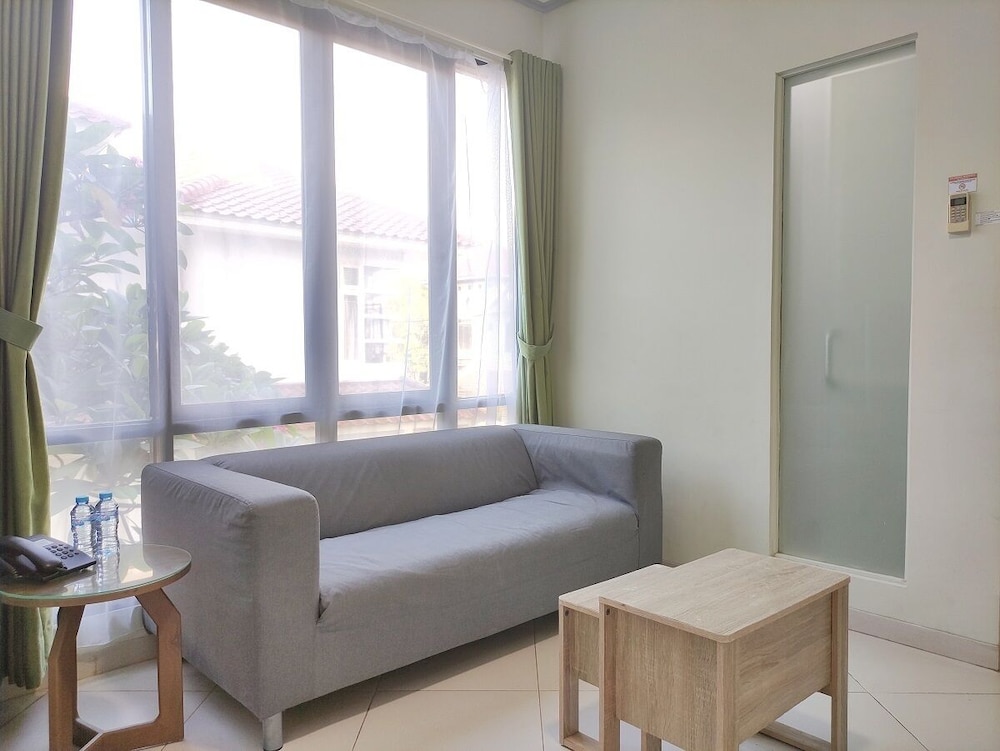 Urbanest Inn House TB Simatupang 48/72