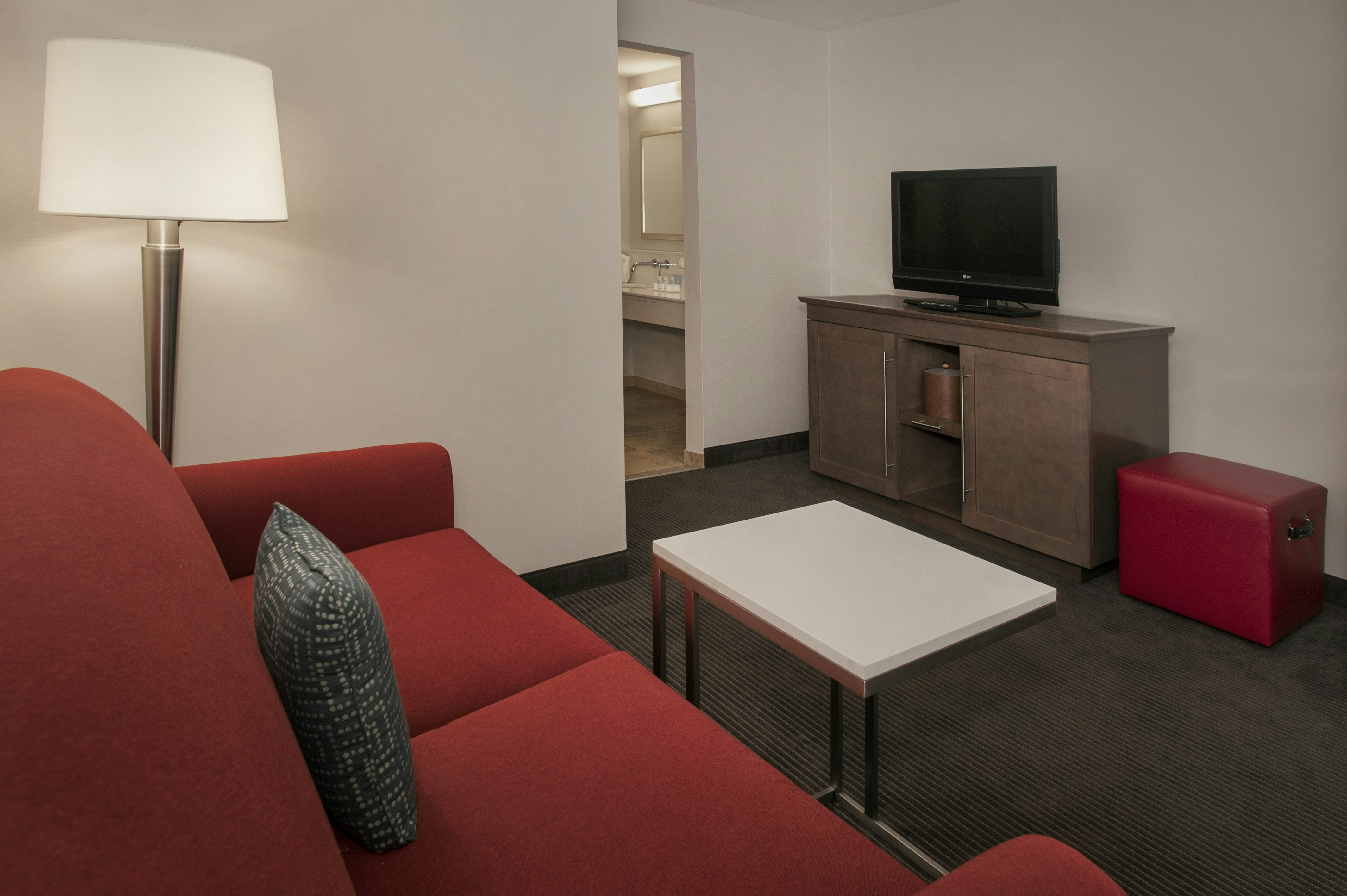 SUITE, KING BED, ACCESSIBLE