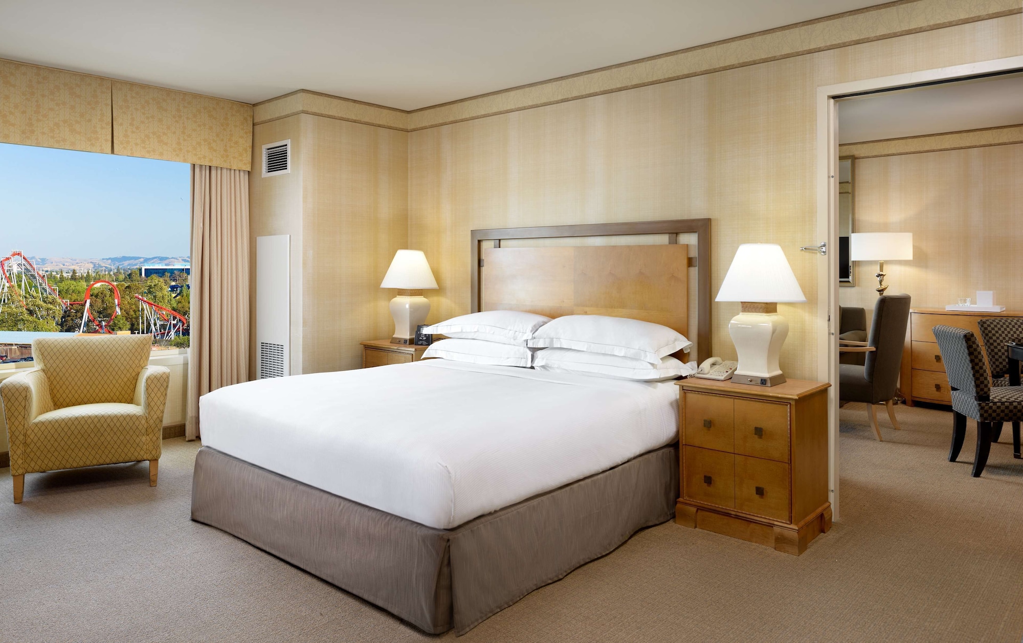 1 Bedroom, Suite, King Bed, Sofa