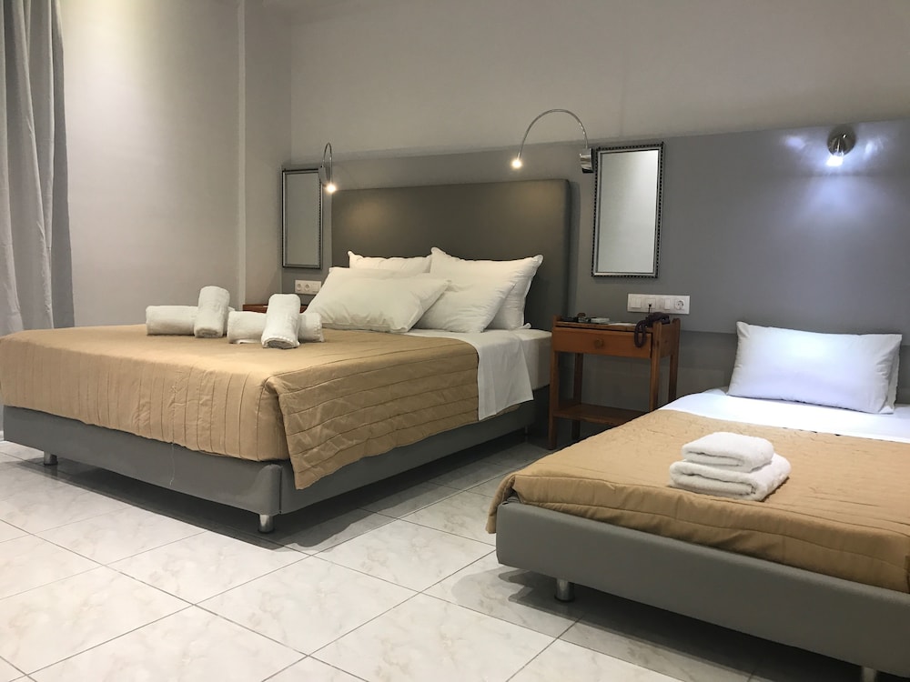 Atlantis Hotel 11/44