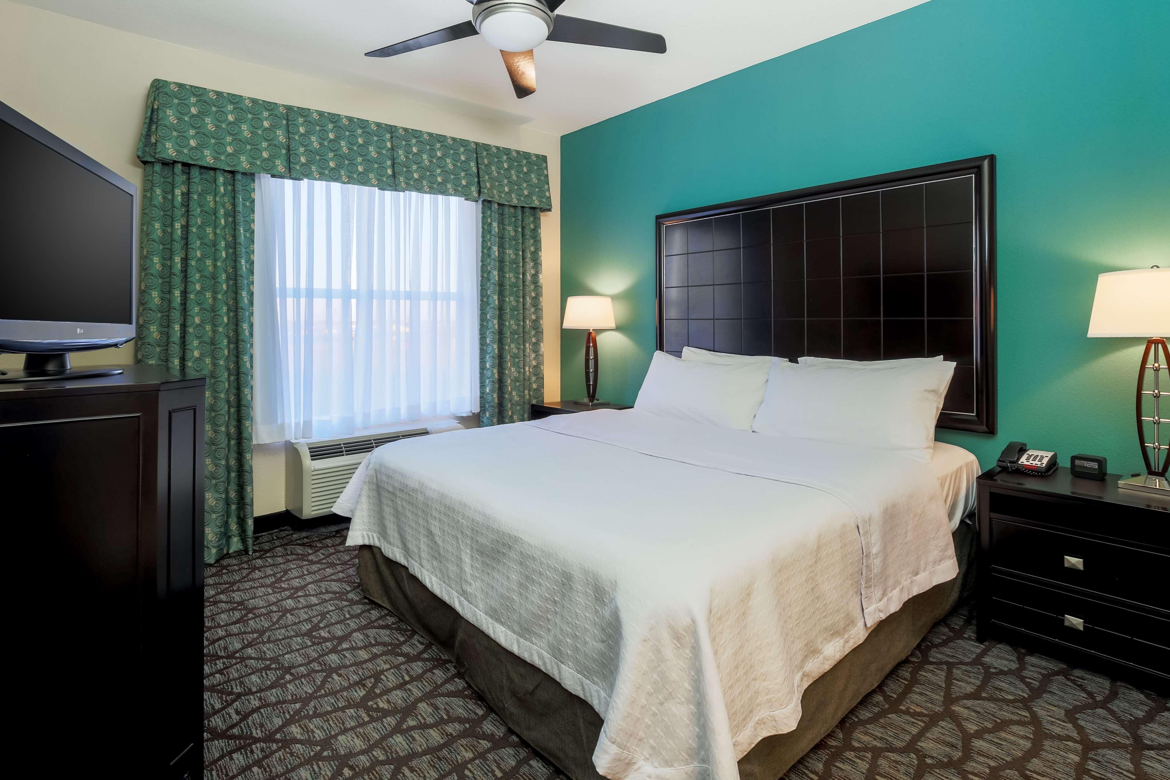 2 Bedrooms, Suite, 1 King or 2 Queen Beds, 2 Bathrooms