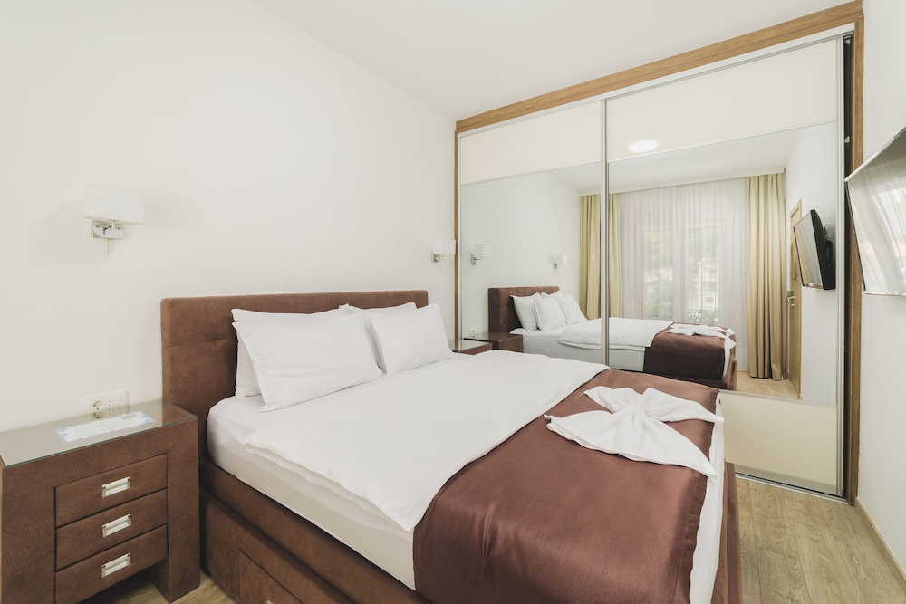 Hotel 219 Budva 30/75