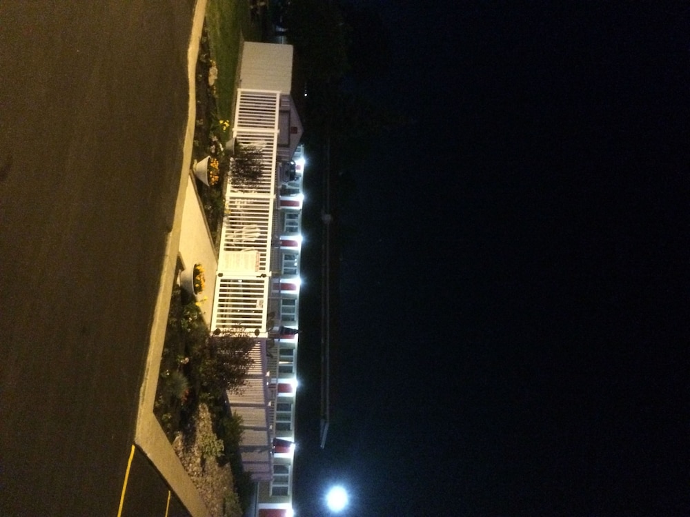 Caravan Motel 36/38