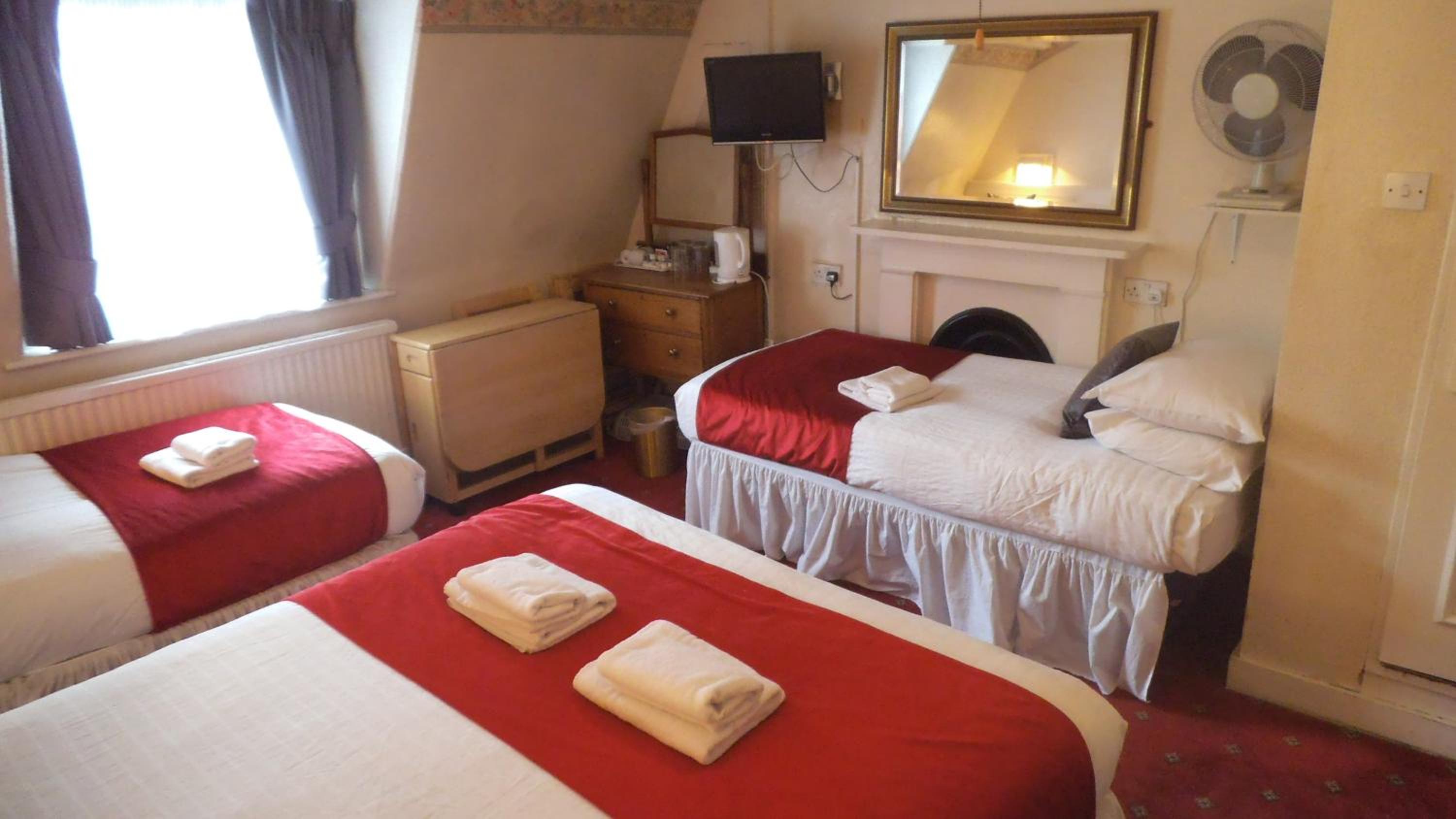 Room, Quadruple