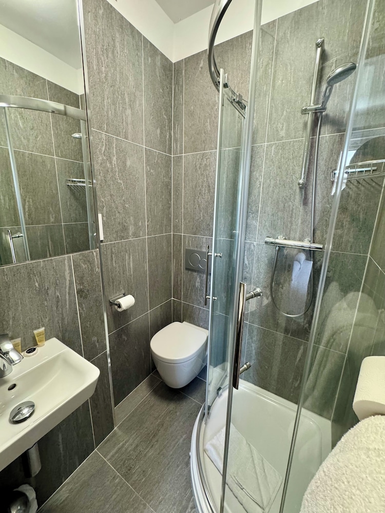 Brentwood Guest House Hotel 42/50