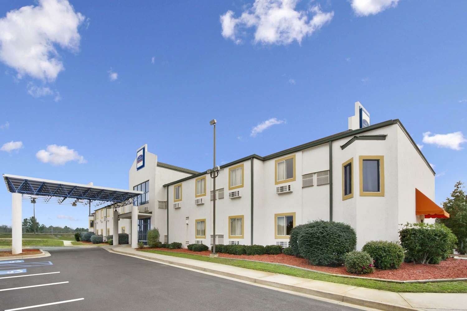 Howard Johnson By Wyndham Tifton 1/3