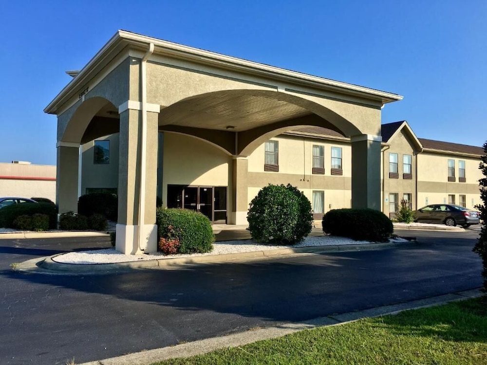 Baymont by Wyndham Creedmoor 22/47