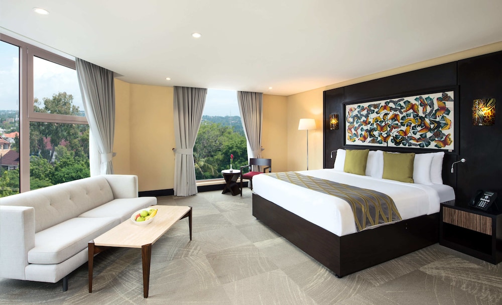 1 King Bed, Junior Suite, Courtyard View