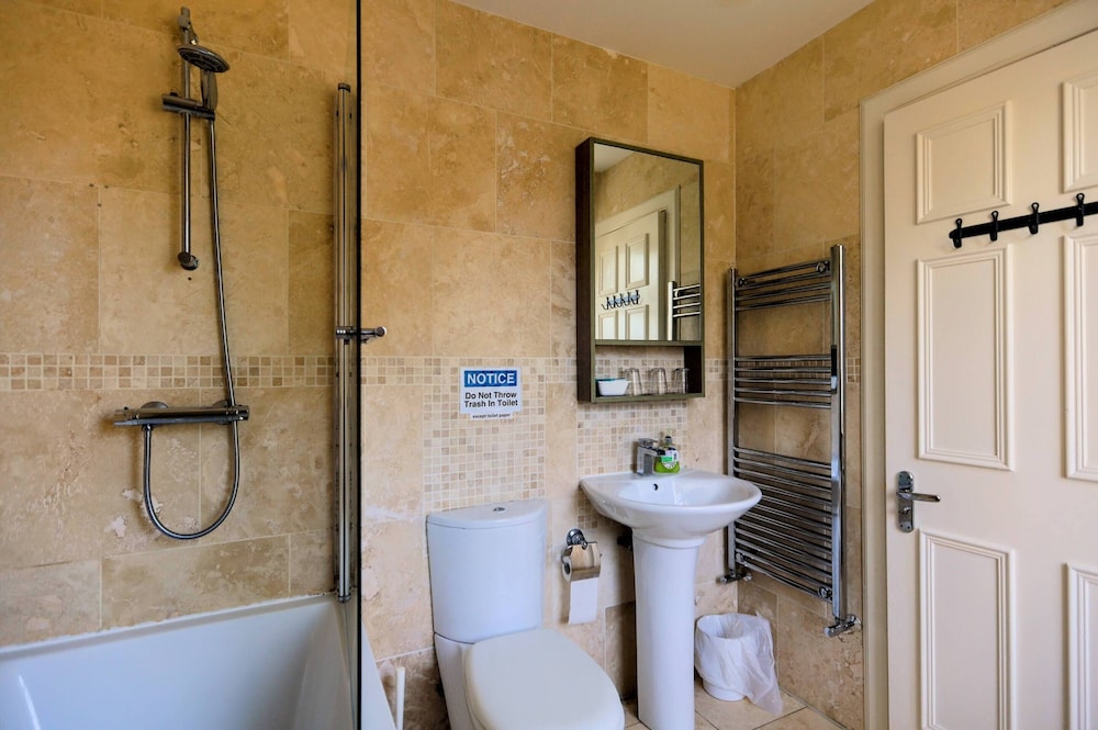 Edinburgh Holiday Guest House 37/40