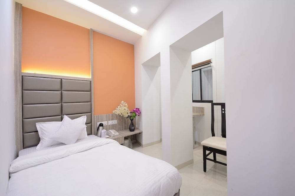 HOTEL ONE UP 28/69