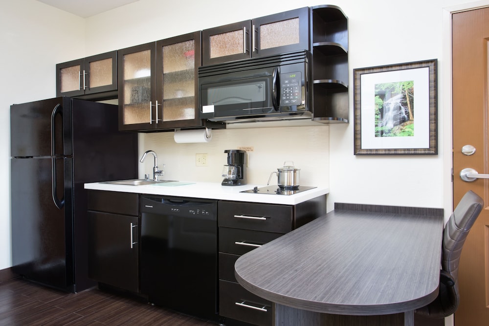 Candlewood Suites Oak Grove - Fort Campbell 10/65